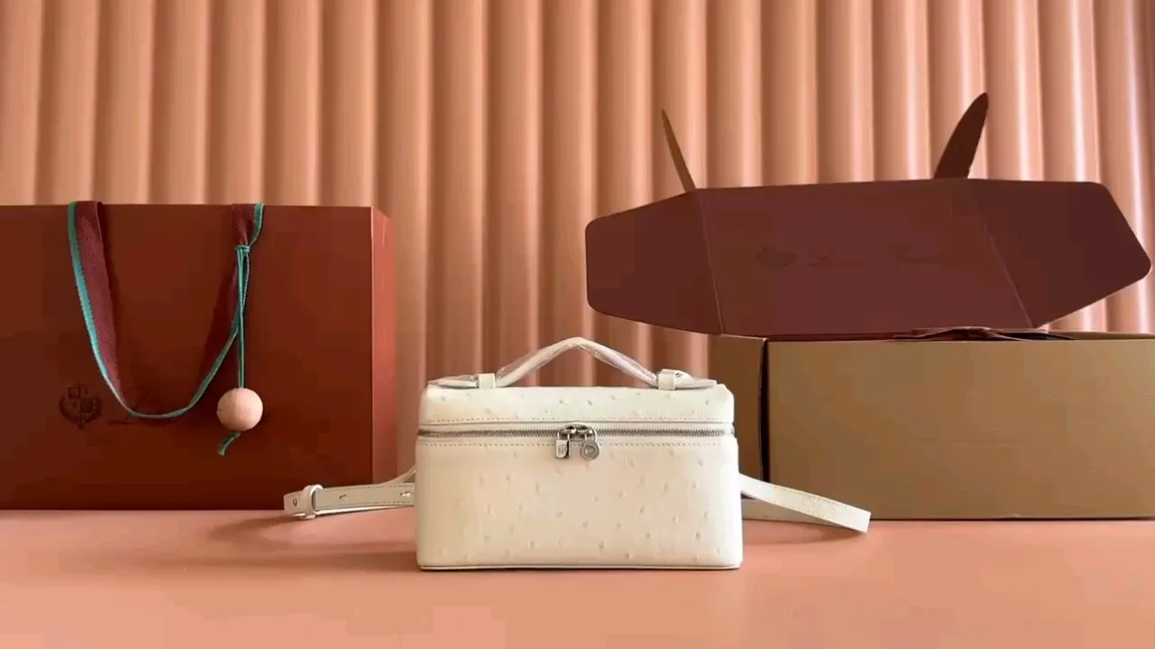 💋💋💋【Original leather configuration counter complete package】 𝐋𝐨𝐫𝐨 𝐏𝐢𝐚𝐧@ Extra pocket L19 series handbag/crossbody bag📦